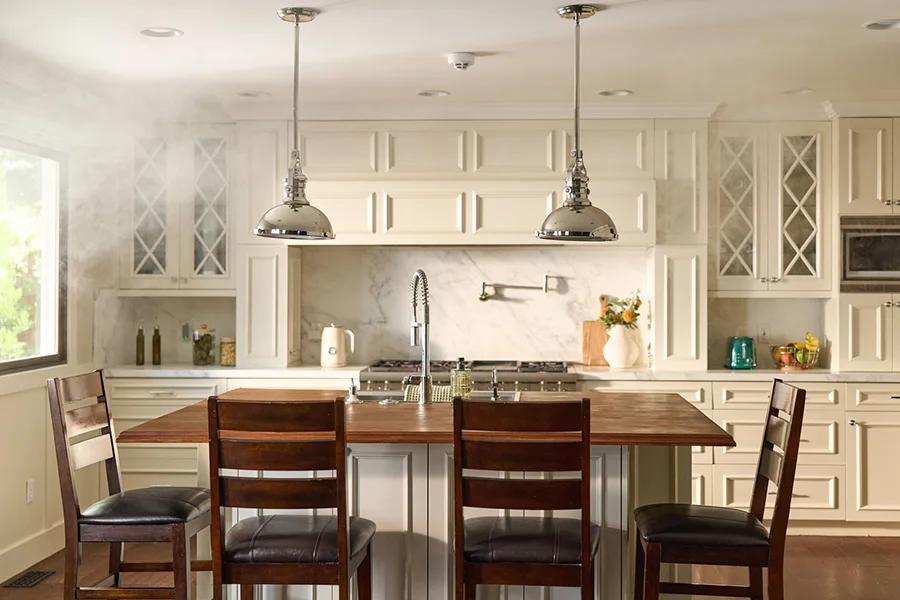 Vivint Smoke & CO detector attached to the ceiling in a kitchen and dining area